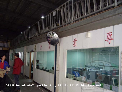 小聲一點！沒看到我們鄭經理在發飆阿！快點整理