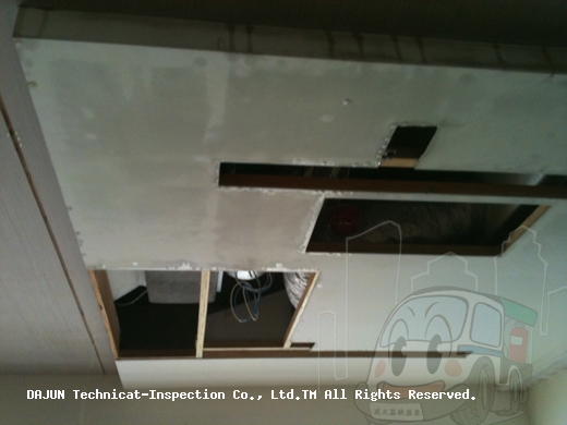 就是你~就是你~~裝潢公司的施工人員把室內撒水設備管路變更！然後沒有依據標準工法就草率的接回管路！消防泵浦一啟動之後就~~~~~淹水啦在這邊也提醒所有住戶，屋內裝修如果有動到消防管線時務必請社區負責消防設備的維護廠商協助勘查唷，不然等裝潢費用付了以後~~~~~唉