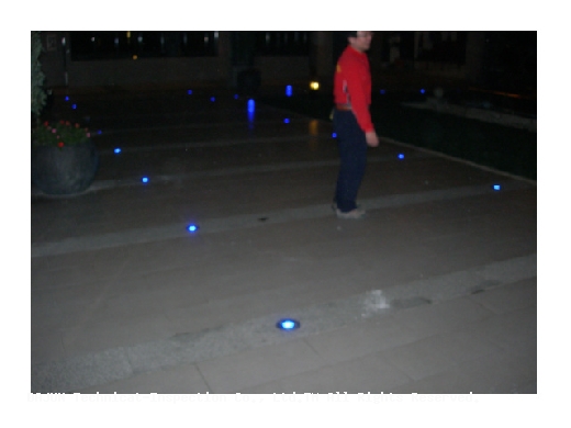 你看看~笑的多樂阿~~這不是修好了嗎？﹝快點告訴我到底是配明線？挖開地板？﹞大家用力猜唷！